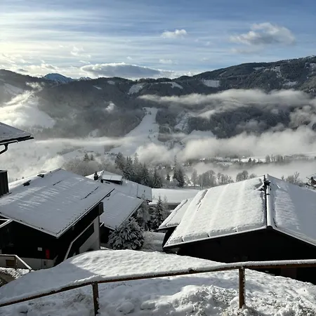 Modernes Mit Panoramablick Und Skibus