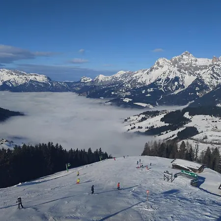 Modernes Mit Panoramablick Und Skibus アパート