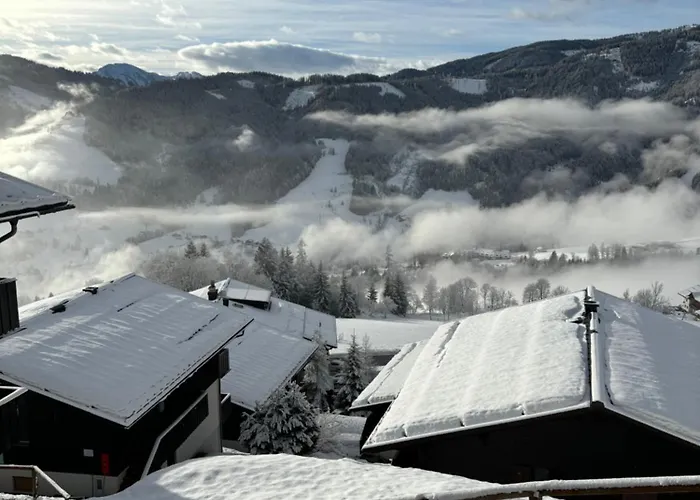 Modernes Mit Panoramablick Und Skibus